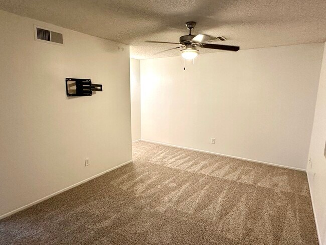 Building Photo - Nicely updated Marlette Estates home with pool, 3 beds, 2 baths.