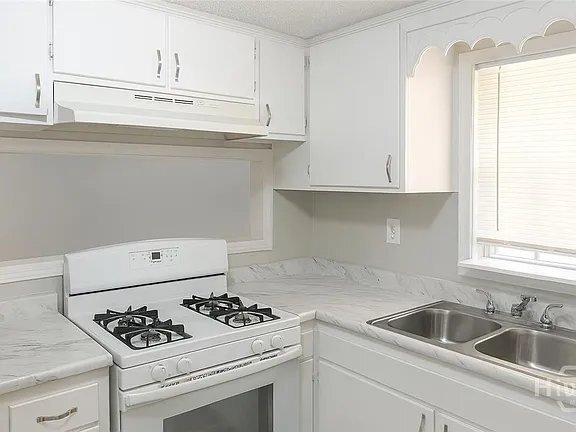 Building Photo - 614 2nd St
