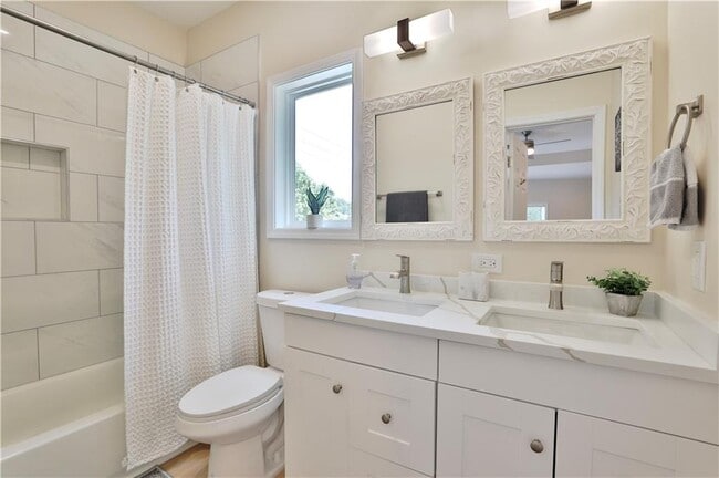 Building Photo - 2125 Clay Rd SW