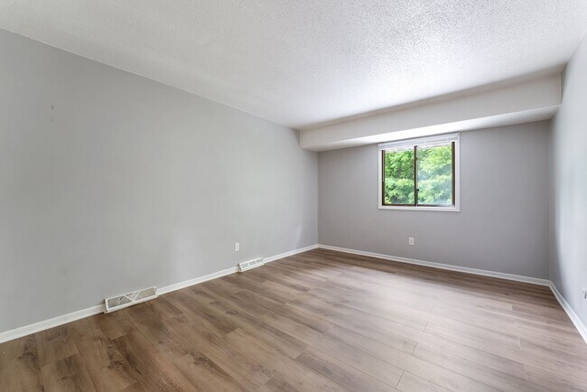 Building Photo - 3201-3207 Schuetzen Ln