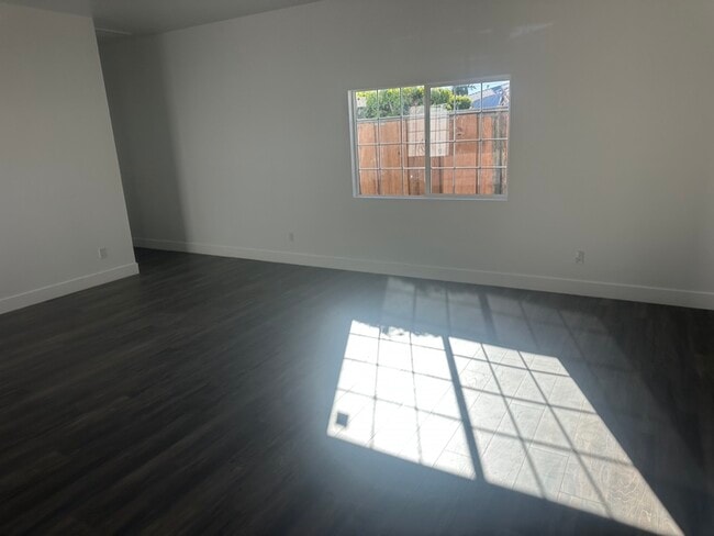 Building Photo - 10859 Nettleton St