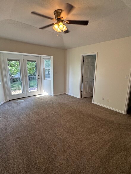 Building Photo - 1117 E 200 S