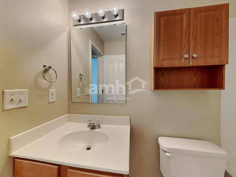 Building Photo - 714 W Parris Ave