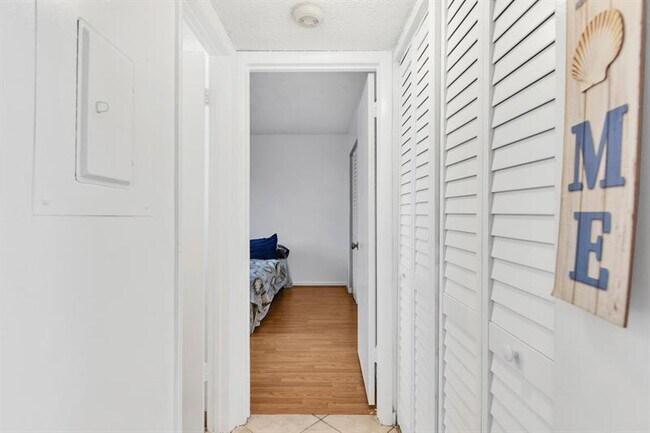 Building Photo - 6850 Royal Palm Blvd