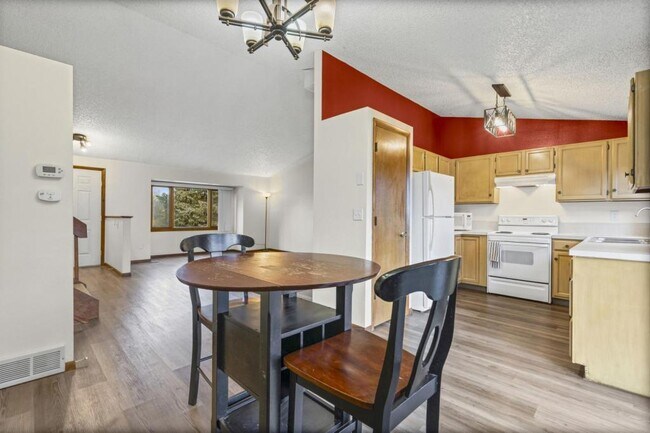 Building Photo - 2264 Danielle Ct