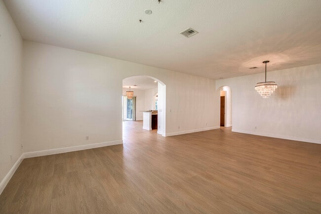 Building Photo - 172 Manor Cir