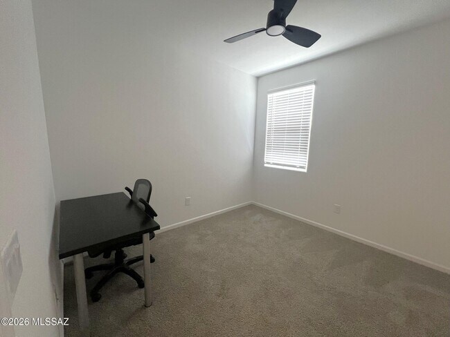 Building Photo - 353 N Spring Flower Dr