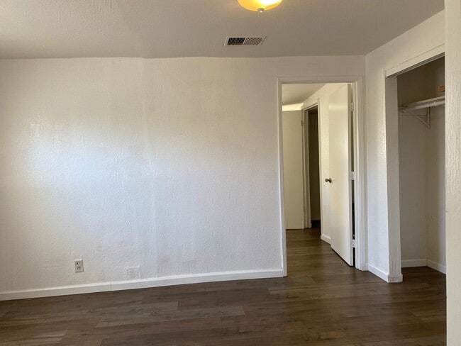 Building Photo - Cozy Unit 1 Bedroom and 1 Bath.