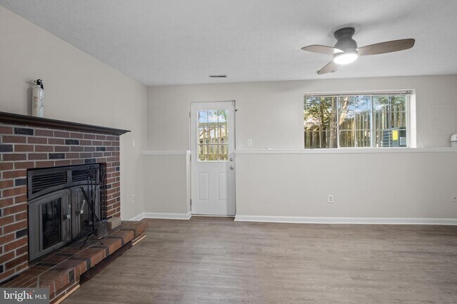 Building Photo - 3390 Longbow Ct