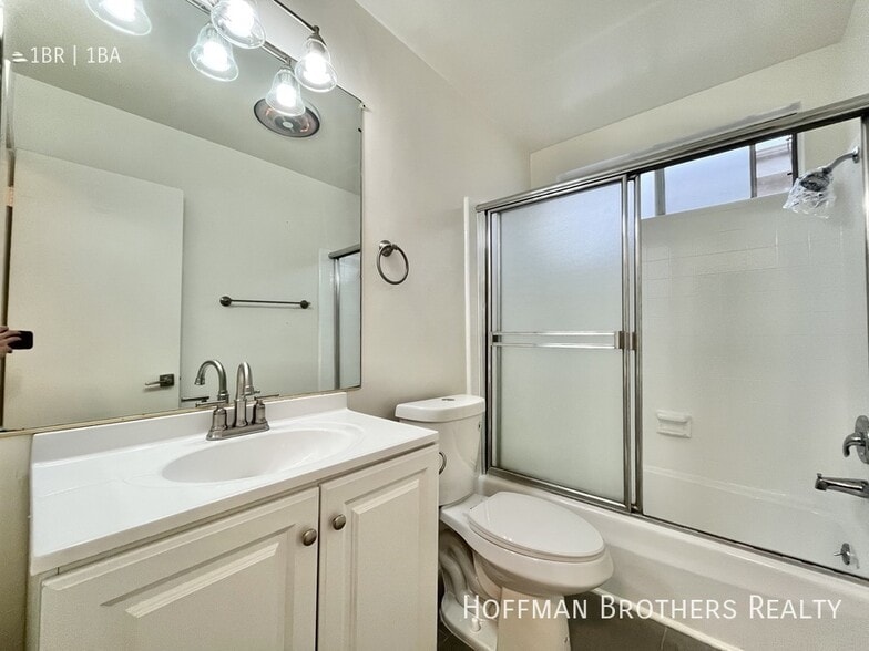 Building Photo - 12029 Goshen Ave