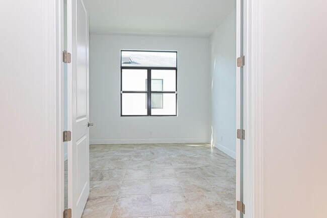 Building Photo - 9155 SW Esule Way