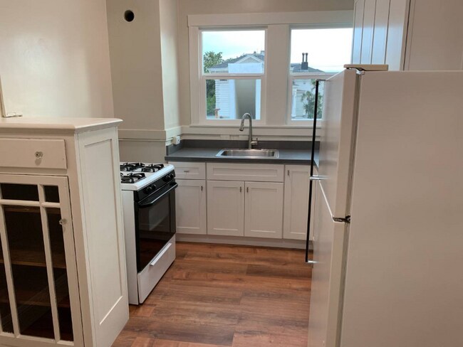 Building Photo - 1732 6th Ave