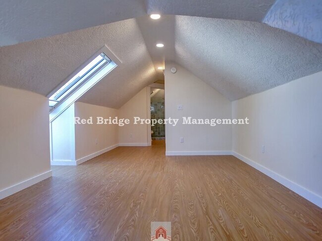 Building Photo - 5022 NE 23rd Ave