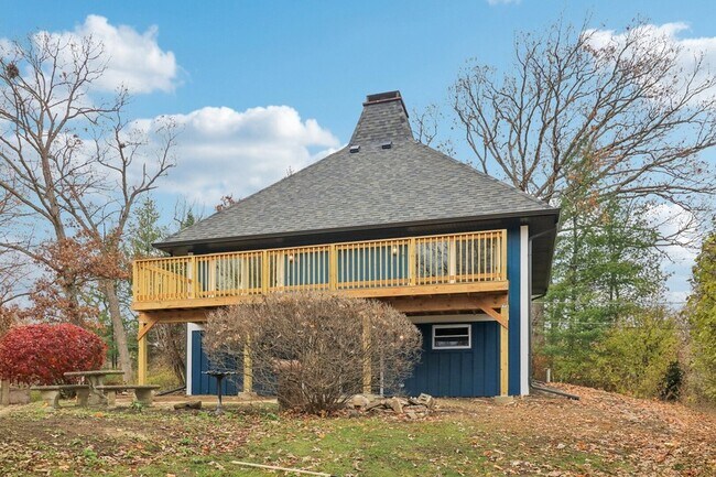 Building Photo - 23460 W N Lakewood Ln