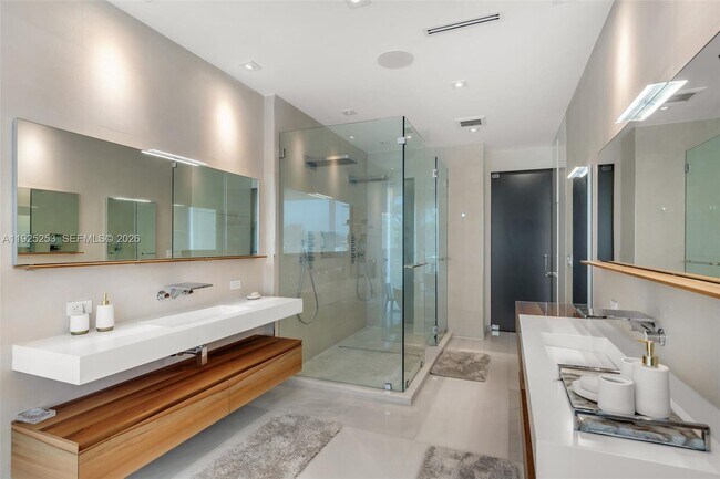 Building Photo - 420 Island Dr