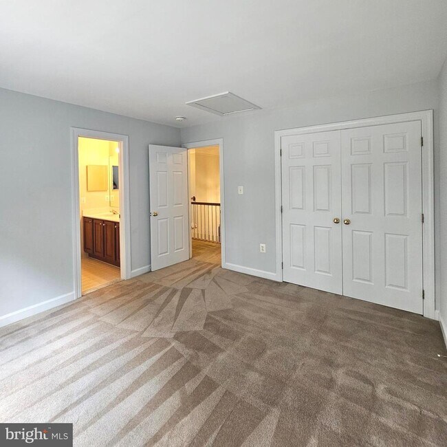 Building Photo - 5267 Tractor Ln