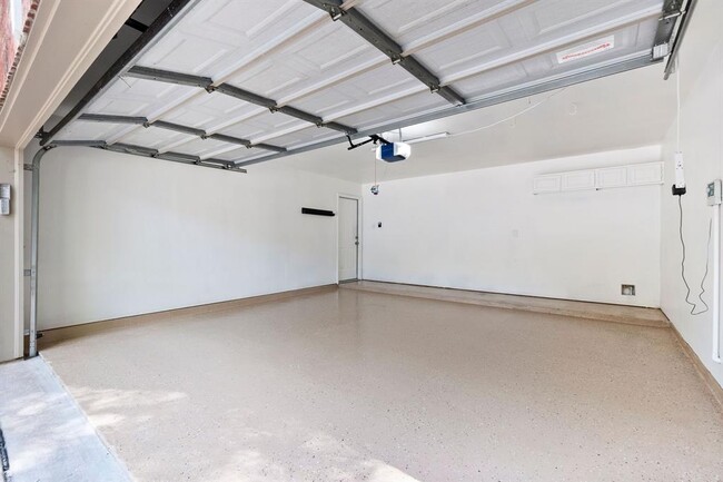 Building Photo - 231 E Golden Arrow Cir