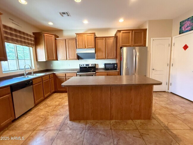 Building Photo - 7911 S 50th Ln