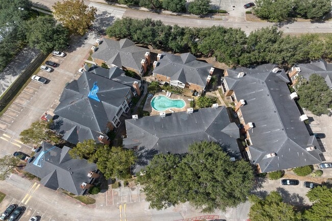 Building Photo - 2626 Holly Hall St