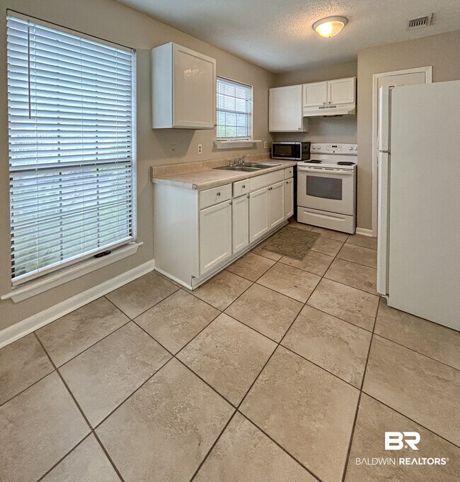 Building Photo - 6410 Schoel Ln