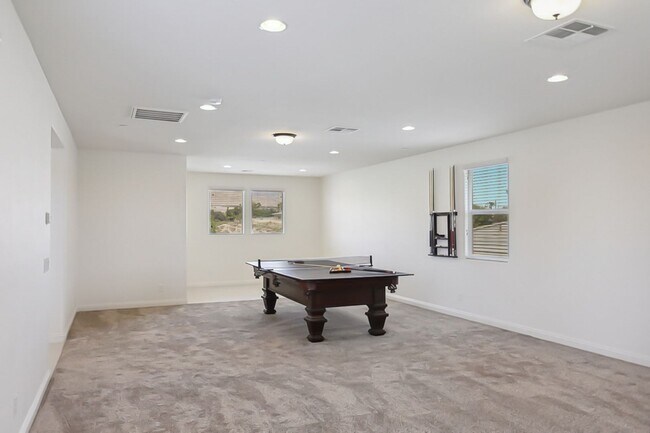 Building Photo - Stunning 5 Bed, 4 Full Baths And 2 Half Ba...