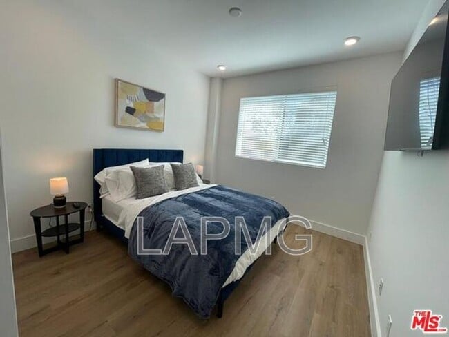 Building Photo - 4637 Laurel Canyon Blvd