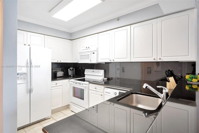 Building Photo - 2501 S Ocean Dr