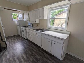 Building Photo - 501 W Adams St
