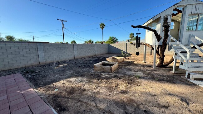 Building Photo - Renovated 4 Bedroom, 2 Bathroom Home in a Prime Phoenix Location!