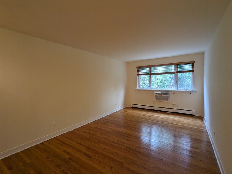 Building Photo - 618 W Wrightwood Ave