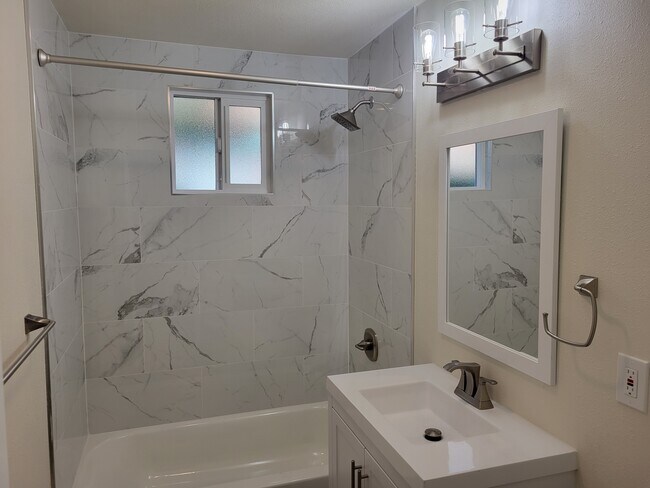 Building Photo - 303 Ohio St