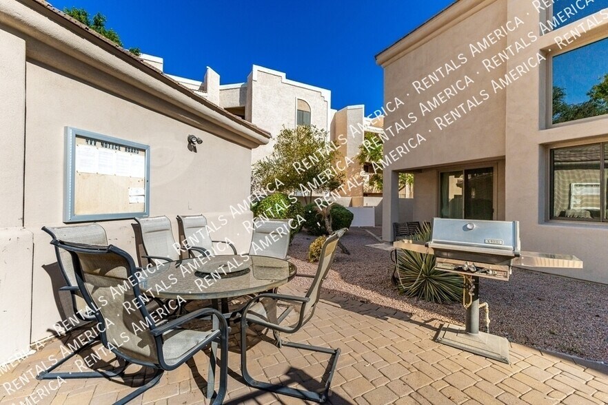 Building Photo - 7550 E Earll Dr