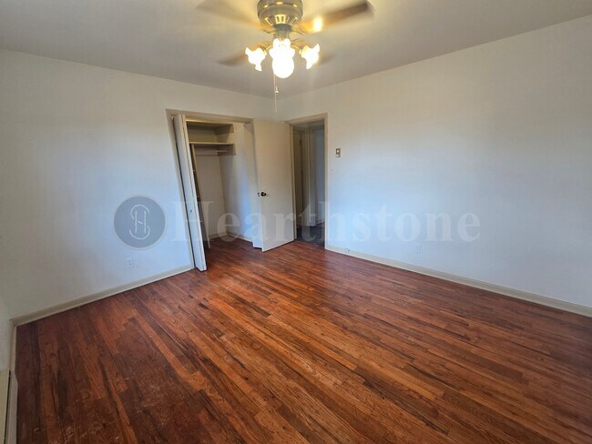 Building Photo - 212 N Globe Ave