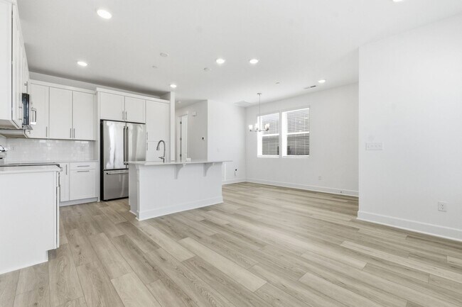 Building Photo - 320 Lynwood Station Blvd