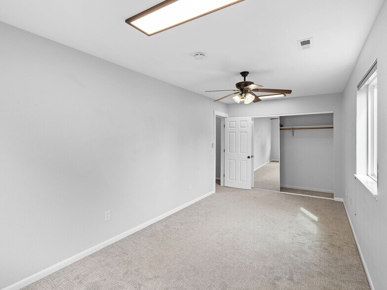 Building Photo - 9831 N Edison St