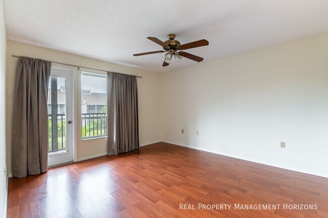 Building Photo - 251 Fenwick Dr