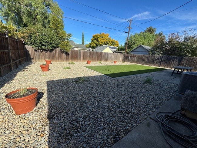 Building Photo - 3 BD/ 1BATH HOUSE LOCATED NEAR DOWNTOWN VA...