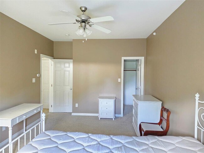 Building Photo - 305 Holleman Dr E