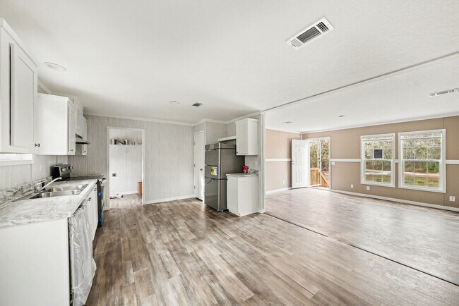 Building Photo - 9544 Ellis St