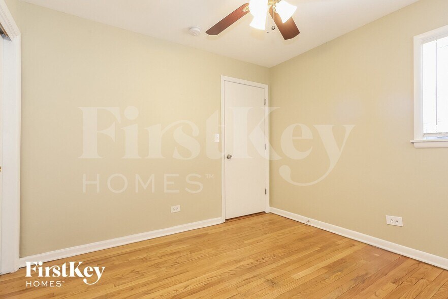 Building Photo - 6204 S Kildare Ave