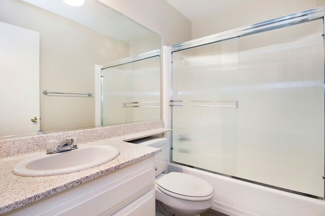 Building Photo - Live by the Lakeside -  Upgraded Spacious TOWNHOME in Lakeside Park