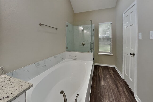 Building Photo - 702 Fernglade Dr