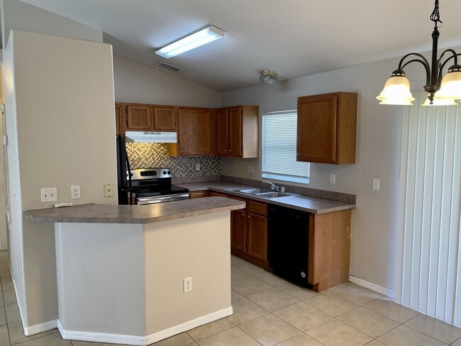 Building Photo - 683 Sagamore Dr