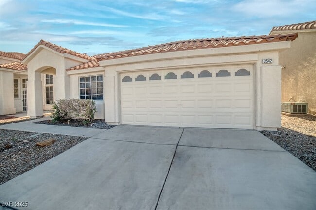 Building Photo - 2542 N Grand Basin Dr