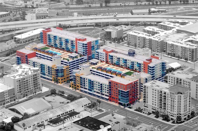 Building Photo - 1208 E Kennedy Blvd