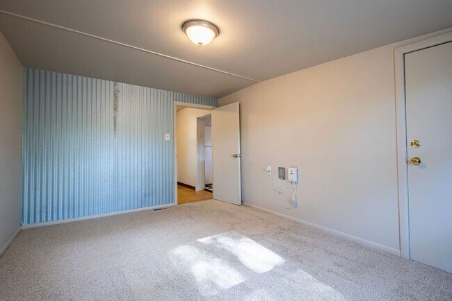 Building Photo - Quaint 2 Bed 1 Bath House in 80907!!