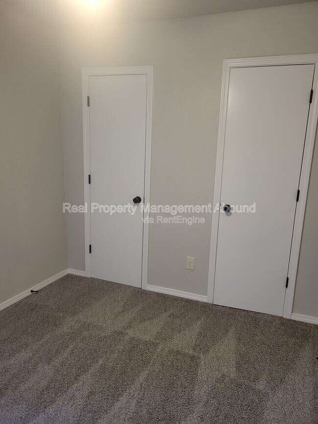 Building Photo - 101 E Broadway St