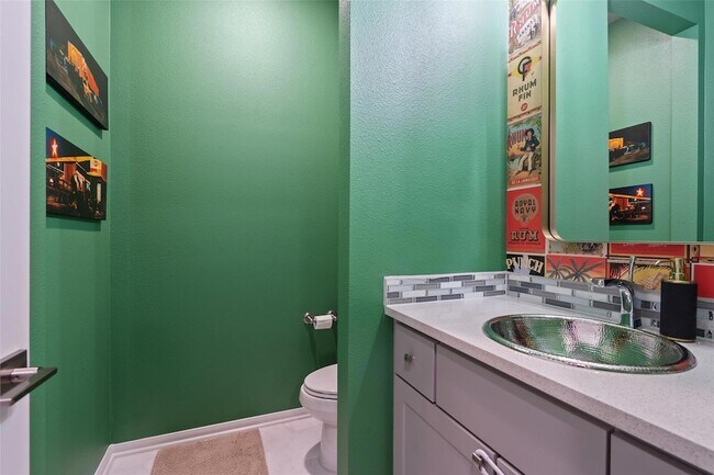 Building Photo - 105 Bisset Ct