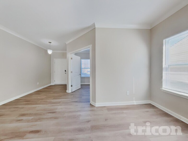 Building Photo - 513 Soaring St