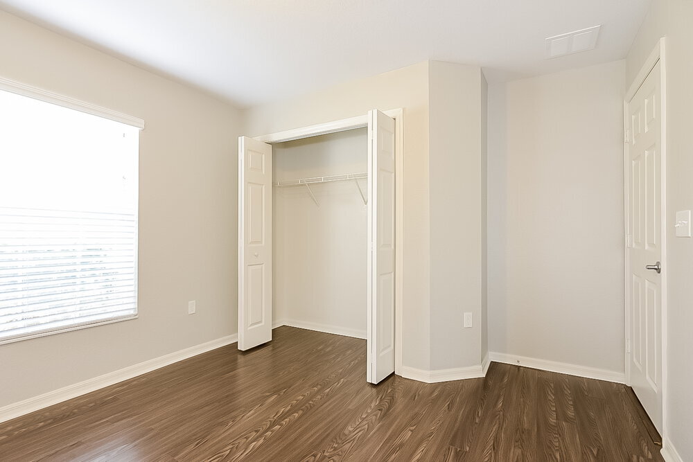 Building Photo - 6400 Twin Bridges Dr